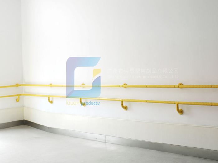 北京市社區(qū)改造鋪設(shè)無障礙坡道，安裝無障礙扶手